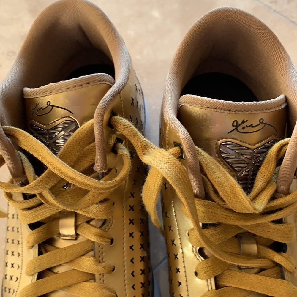 Authentic Men’s Nike KOBE X Mid EXT Gold Shoe - Picture 5 of 7